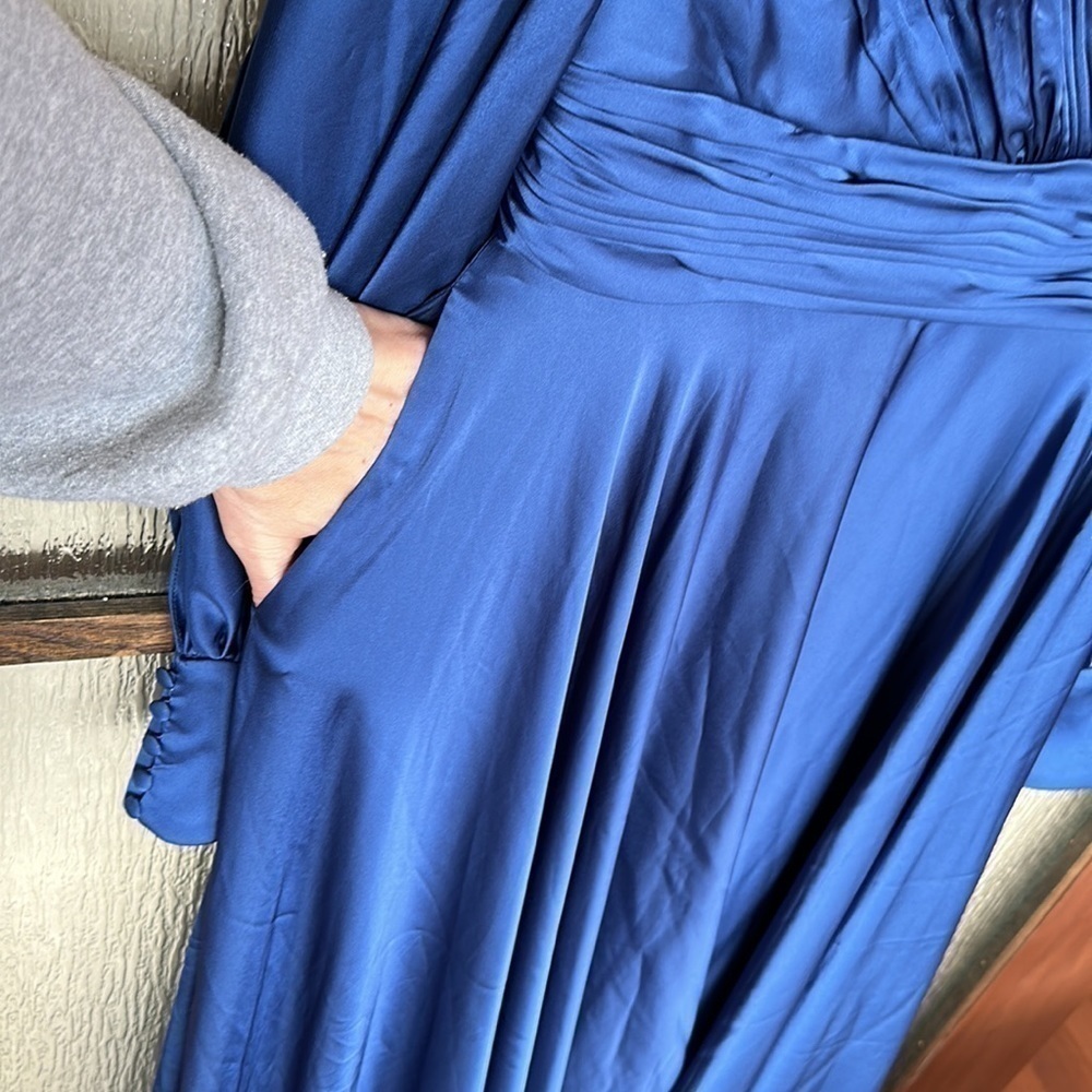 Mac Duggal Long Split Bishop Sleeve Surplice V-Neck A-Line Gown in Blue size 6 - Picture 10 of 13